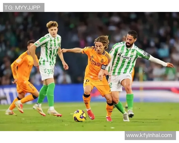 西甲激战：曼联狂胜皇马5-1神奇扑救引发全场热议与转会传闻